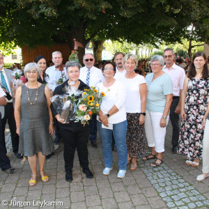 Die Kirchenvorstände mit Anja Näpflein und den Predigern während der Vakanz